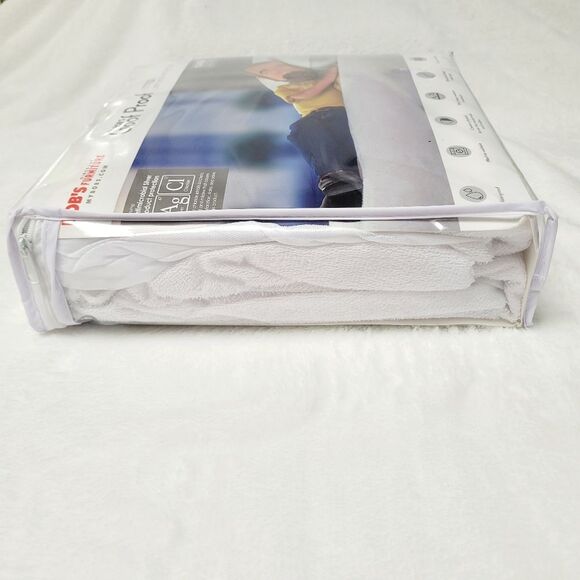Bob's Furniture Goof Proof Fitted Queen Size Mattress Protector Antimicrobial Ne - Picture 6 of 6